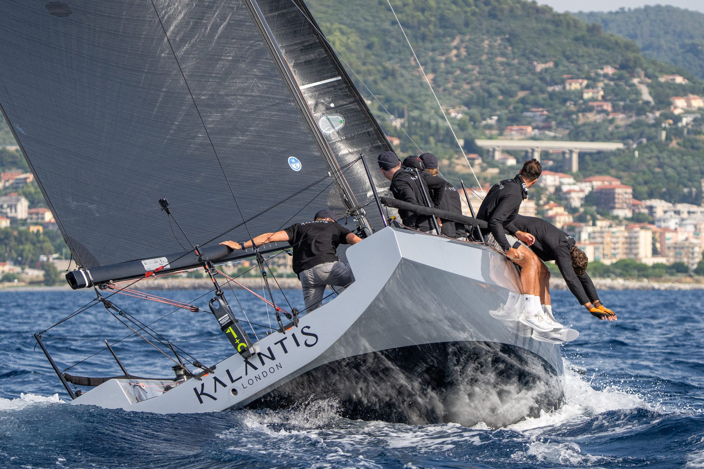 Cape 31 racing, cape 31 frame 01