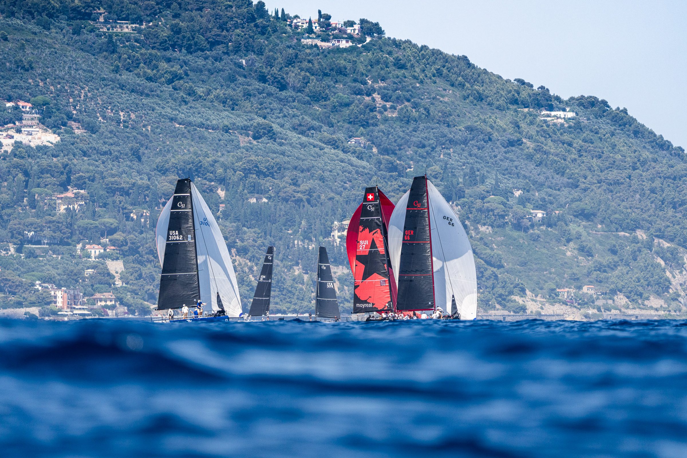 Cape 31 racing, cape 31 frame 02